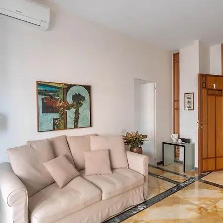 Starhost - Golden Bed & Breakfast Salerno